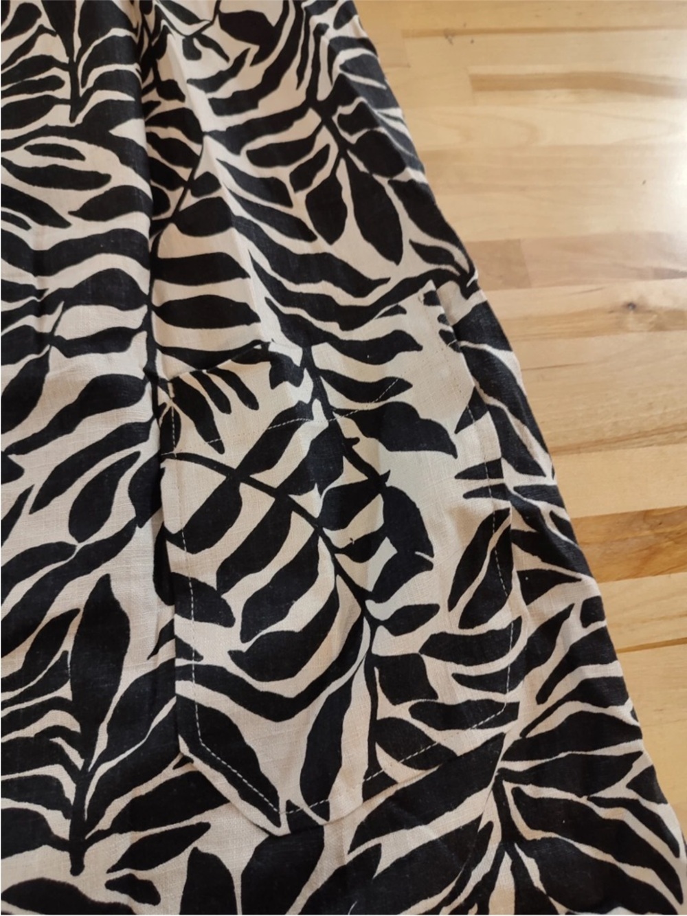 Nicole Miller Ladies' Linen Blend A-Line Dress bold black/white abstract print. - Picture 3 of 5